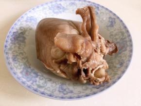 猪心捞出洗净沥干水分