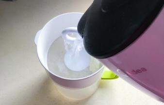 豆浆机和过滤杯子都用热开水烫一下消毒