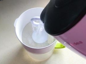 豆浆机和过滤杯子都用热开水烫一下消毒
