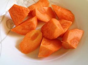 胡萝卜切滚刀块