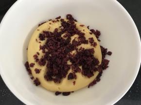 加入切碎的蔓越莓