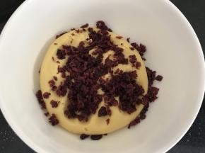 加入切碎的蔓越莓