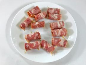 同样的方法把培根全部卷好。