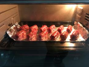 入预热好的烤箱，180度，中层，上下火，15分钟左右。