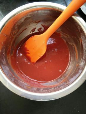 继续翻拌至顺滑。