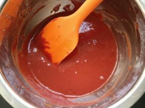 继续翻拌至顺滑。