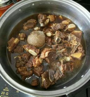 压好重新倒回汤锅。