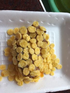 沾满玉米片即可