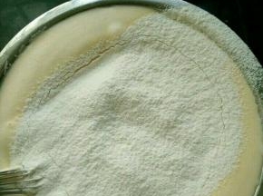 发三次筛入低筋面粉。