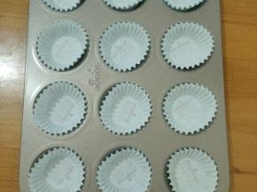 模具提前放纸杯。