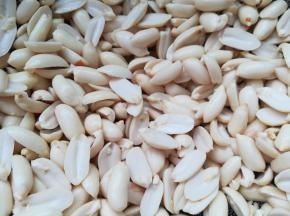 用厨房纸擦干水份。
