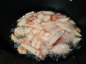 土豆炸金黄也盛盘