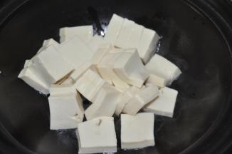 加入豆腐稍煎一下