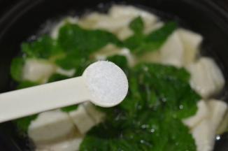 加入盐，大火滚2分钟即可