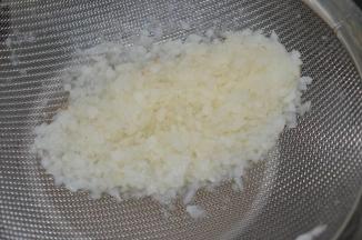 煮至马蹄肉质变透，捞起过一下冷水，沥干