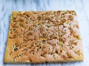 再切出自己想要的形状，卷成卷也可以哈！