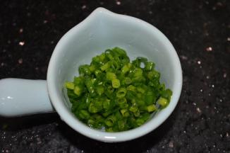 香葱切成葱花