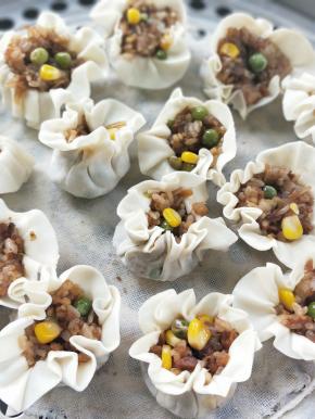 陆陆续续包好所有烧麦。