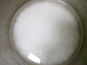 大米加水，开始煮粥