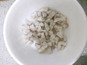 猪肉用开水焯一下