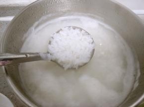 大米熬至粘稠