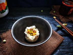 吃不完的烧麦，蒸熟以后用冰箱冷冻起来，吃时再加热。