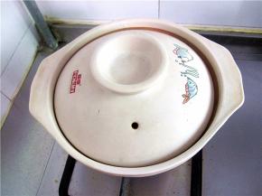 盖上锅盖大火烧开，小火炖煮30分钟