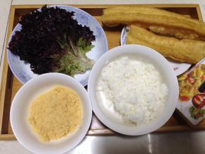 准备食材，米饭扒松
