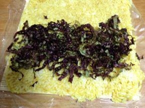 铺上适量生菜丝