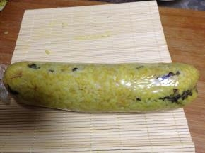 用保鲜膜卷紧定型5分钟