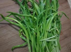 蒜苗清洗干净
