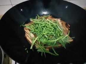 加入蒜苗