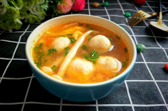 番茄海鲜菇鱼丸汤