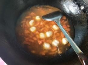 放适量清水，烧开。