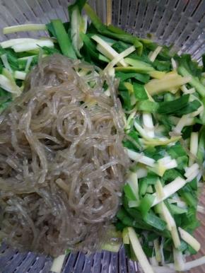 跟韭菜放在一起