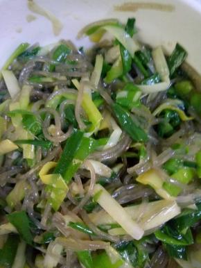 全部作料放入菜里调拌均匀