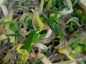 全部作料放入菜里调拌均匀