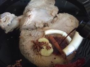 倒入生抽