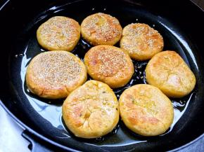 煎至两面金黄即可