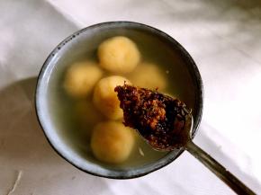 盛出装入碗内，加入蜜桂花即可