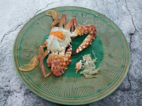 螃蟹上面的鳃也给它取下来（鳃一定要清理干净，不然有苦涩味）