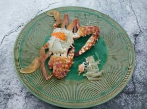 螃蟹上面的鳃也给它取下来（鳃一定要清理干净，不然有苦涩味）