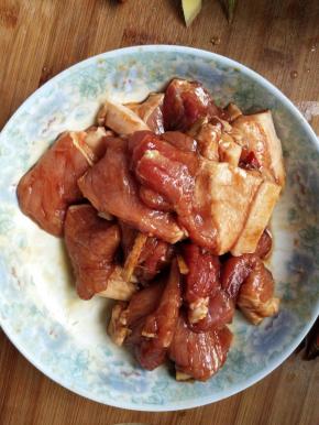 抓拌均匀腌制几分钟