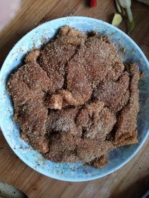 让每块肉都包裹上米粉