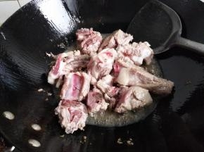加入排骨煎香