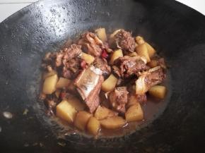 土豆烧熟后就可以了