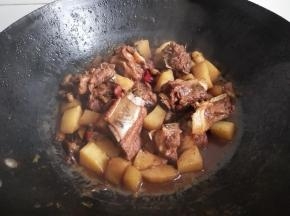 土豆烧熟后就可以了