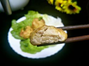 来一个。外脆内嫩的豆腐丸子，你今天吃了吗