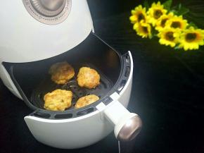 十多分钟过去了，叮的一声。丸子炸好了