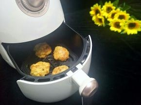 十多分钟过去了，叮的一声。丸子炸好了